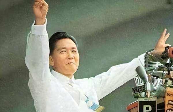 证配所 菲律宾前总统成“世界第一巨贪”, 家藏数吨黄金, 拖垮国家经济